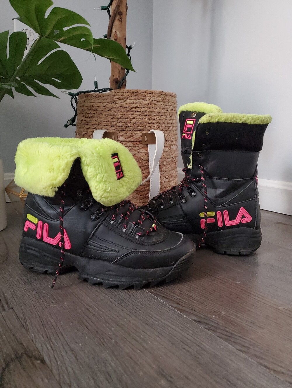 FILA DISRUPTOR Faux Shearling Snap Down Neon Sneaker Boots 9